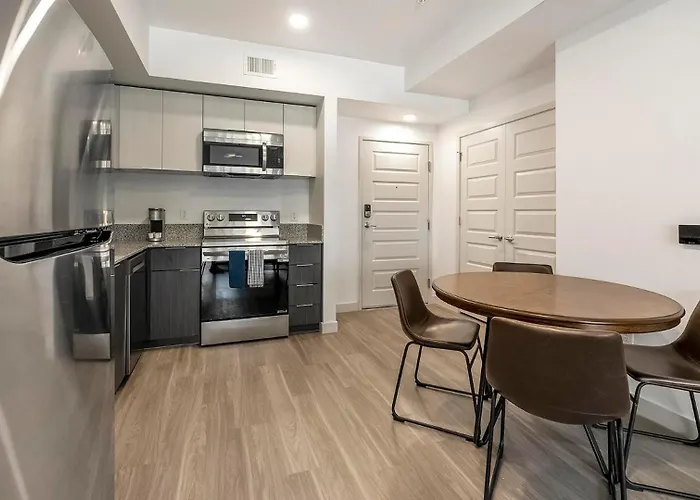 Landing Incredible 2Bd Pool Gym Apartment Phoenix