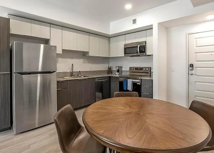 Landing Incredible 2Bd Pool Gym Phoenix