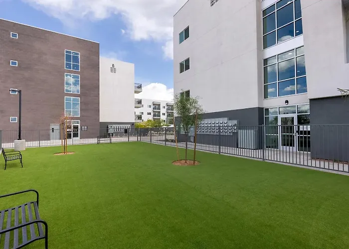 Landing Incredible 2Bd Pool Gym Phoenix