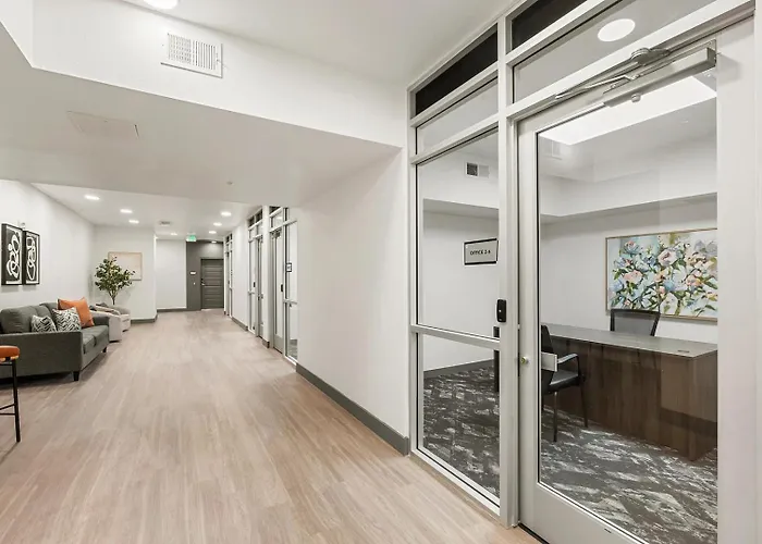 Landing Incredible 2Bd Pool Gym Apartment Phoenix