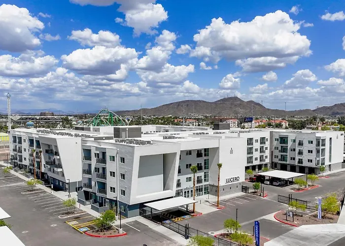 Landing Incredible 2Bd Pool Gym Apartment Phoenix