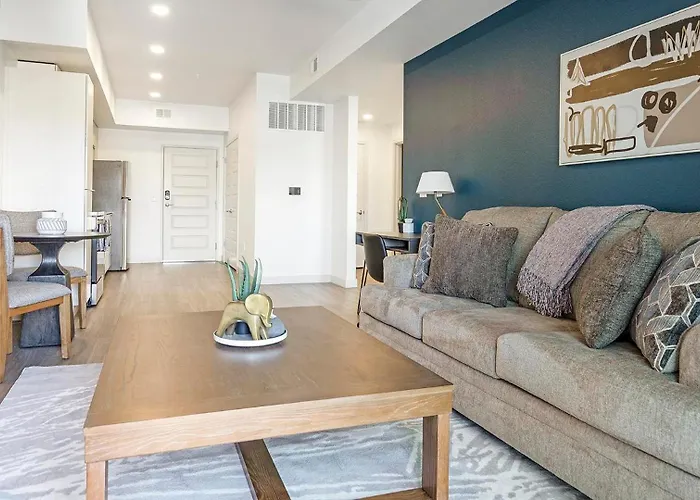Landing Incredible 2Bd Pool Gym Phoenix