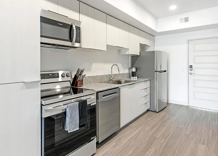 Landing Incredible 2Bd Pool Gym Apartment Phoenix