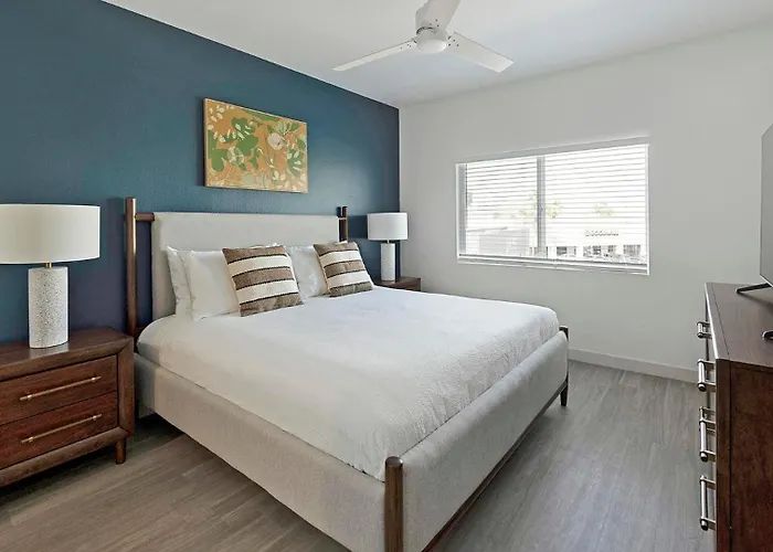 Landing Incredible 2Bd Pool Gym Phoenix