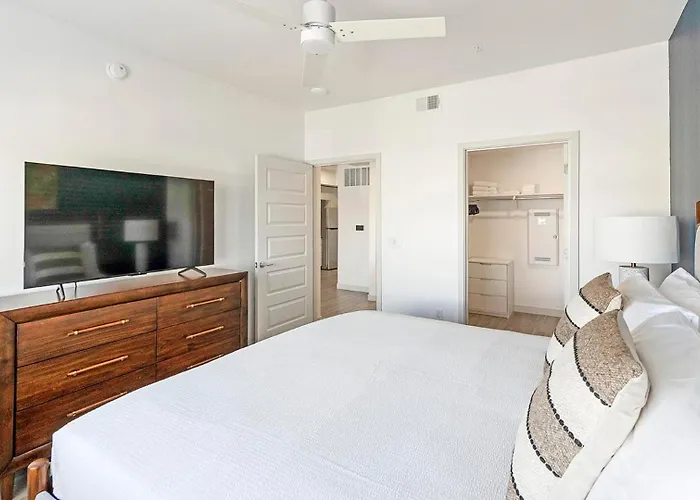 Landing Incredible 2Bd Pool Gym Apartment *