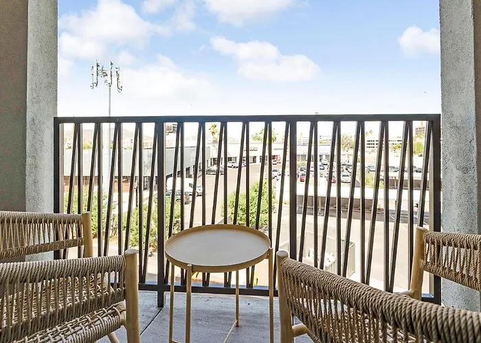 Landing Incredible 2Bd Pool Gym Phoenix